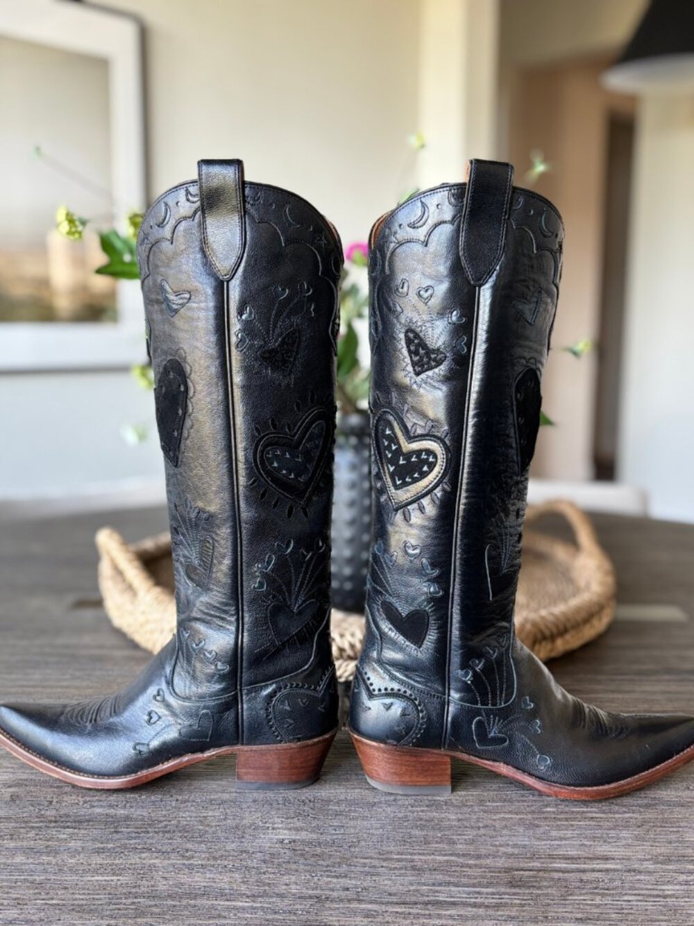 Miron Crosby Lilly Black Hearts Cowboy Western Boots. Excellent Condition